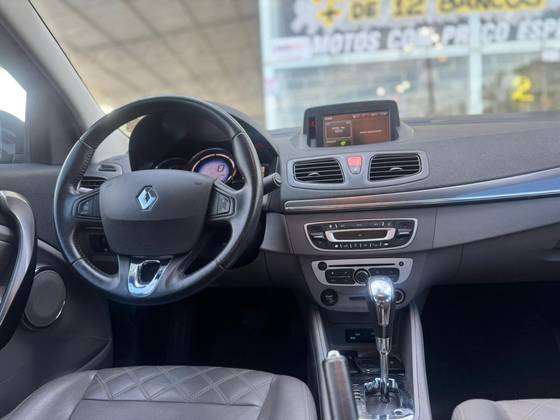 RENAULT FLUENCE 2.0 PRIVILÉGE 16V FLEX 4P AUTOMÁTICO